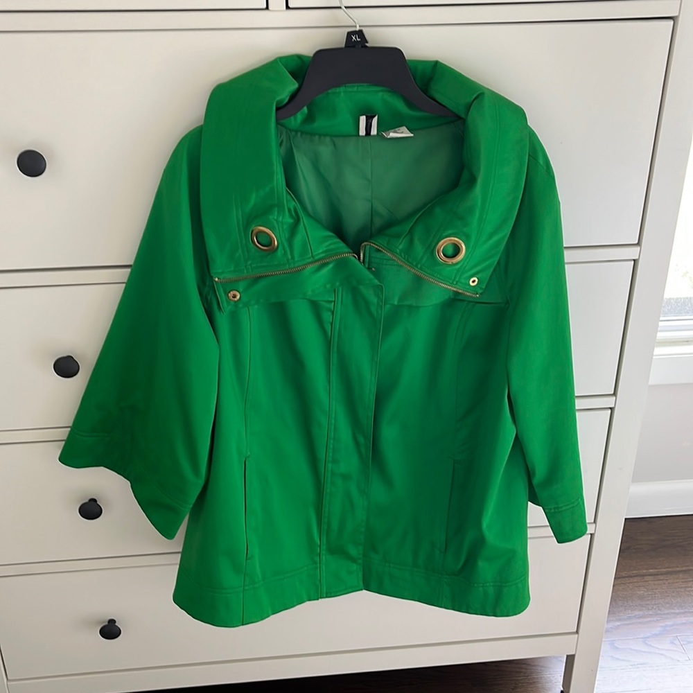 Green 3/4 sleeve coat